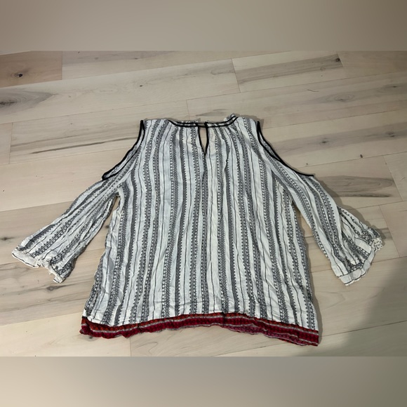Jessica Simpson Cold Shoulder Top 2X - Picture 12 of 13